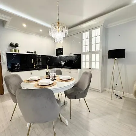 Nadmorskie Tarasy Sorrento Z Garazem,basen, Sauna,jacuzzi Appartamento *