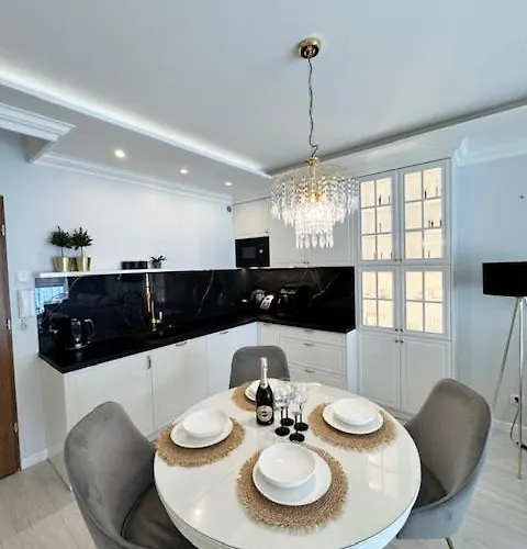 Apartment Nadmorskie Tarasy Sorrento Z Garazem,basen, Sauna,jacuzzi